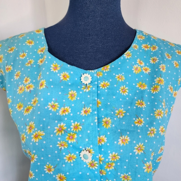 Handmade Cotton Blue Daisy Sleeveless Button Down Crop Top - Picture 6 of 6